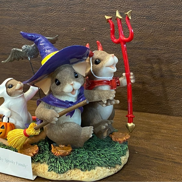 CHARMING TAILS We’re a Kooky Spooky Family Halloween Figurine by Fitz & Floyd - Picture 5 of 15